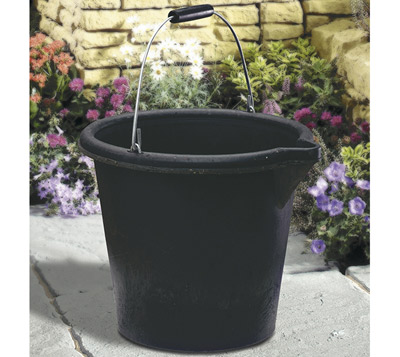 Kunststoffeimer mit Schüttrand Kunststoffeimer mit Schüttrand